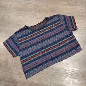 Patterned t-shirt crop top